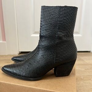 matisse caty black snake boots